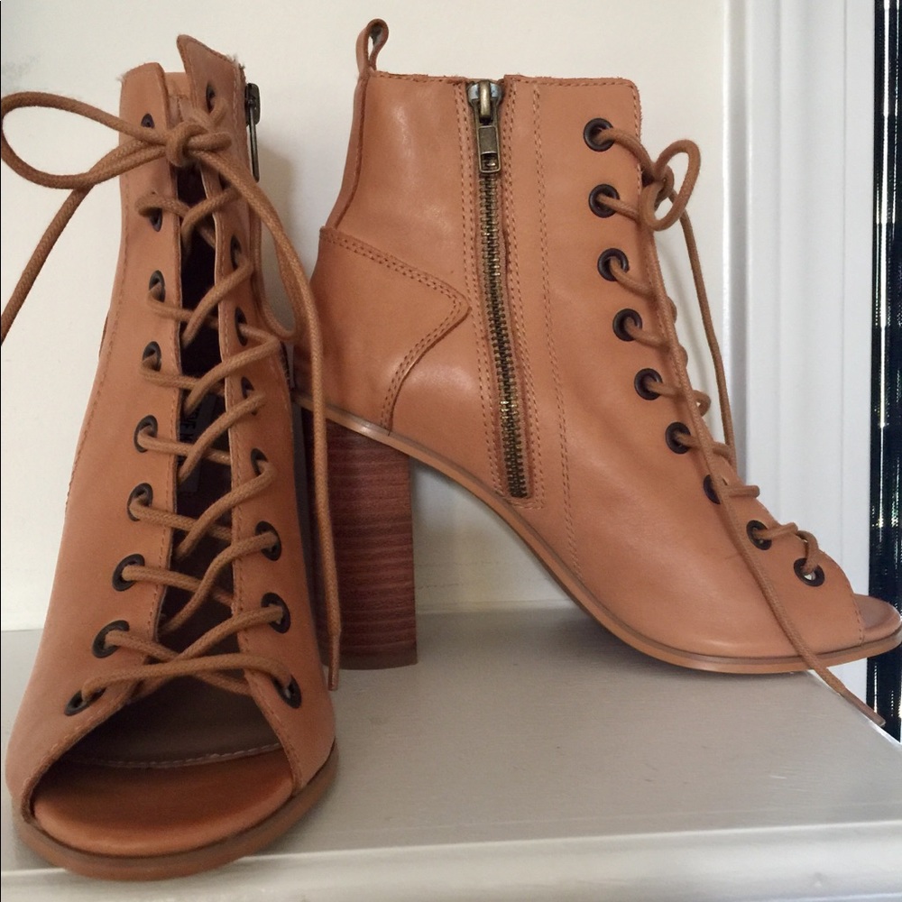 STEVE MADDEN Leather Heels